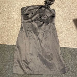 Very pretty , flattering dress size 9/10